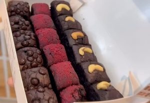 Fudgy Brownies Kampoeng Cookies: Nikmati Brownies Cokelat yang Bikin Jatuh Cinta