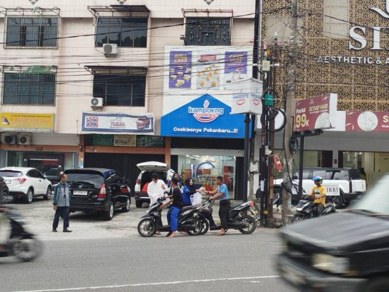 Kampoeng Cookies Rayakan Kemerdekaan ke-80 dengan Jumat Berkah di Pekanbaru